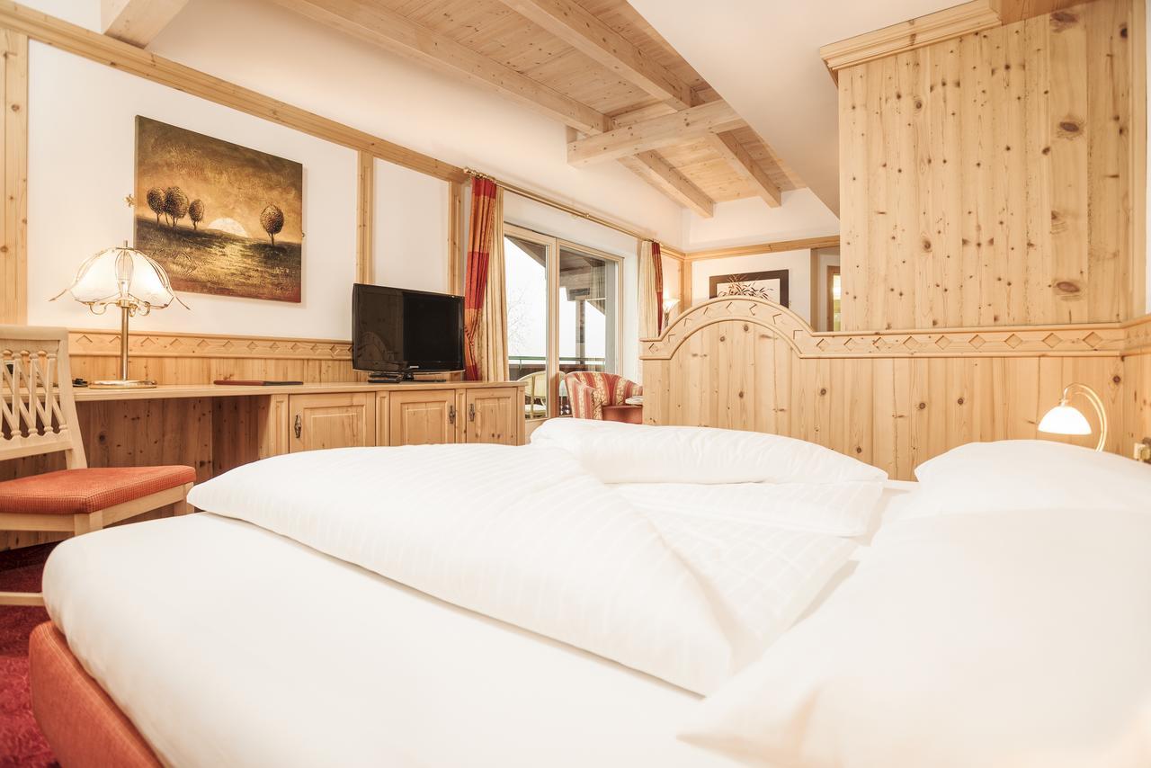 Hotel Alpenhof Kristall مايرهوفن المظهر الخارجي الصورة