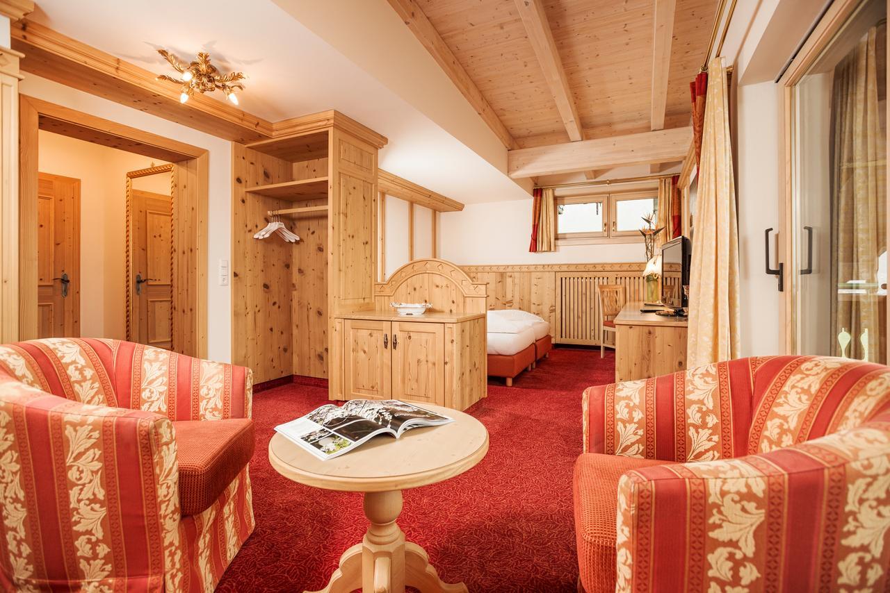 Hotel Alpenhof Kristall مايرهوفن المظهر الخارجي الصورة