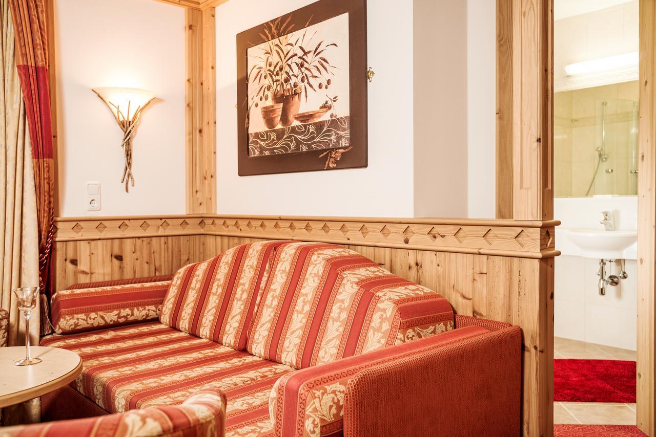 Hotel Alpenhof Kristall مايرهوفن المظهر الخارجي الصورة